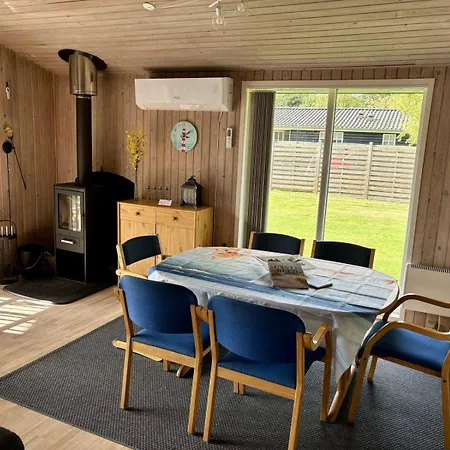 Ferienhaus-in-ruhiger-lage-mit-kamin-terrasse-und-grenznaehe